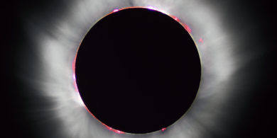 1999年8月11日の皆既日食で見られたコロナ